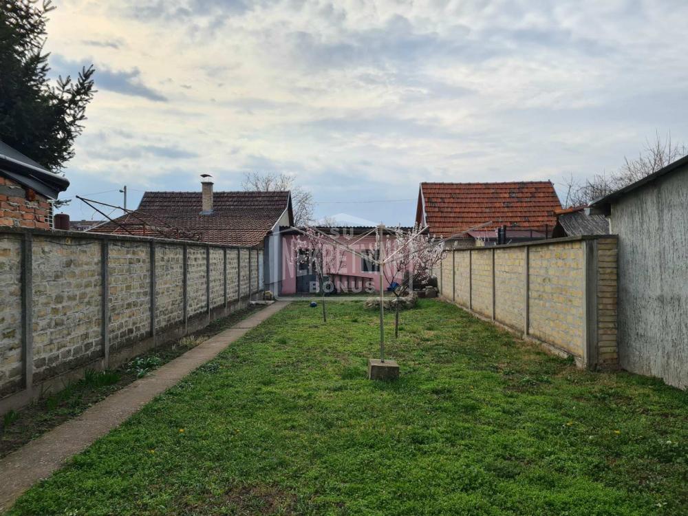 Subotica-Teslino naselje-kuća u nizu sa izlazom na dve ulice ID#1484