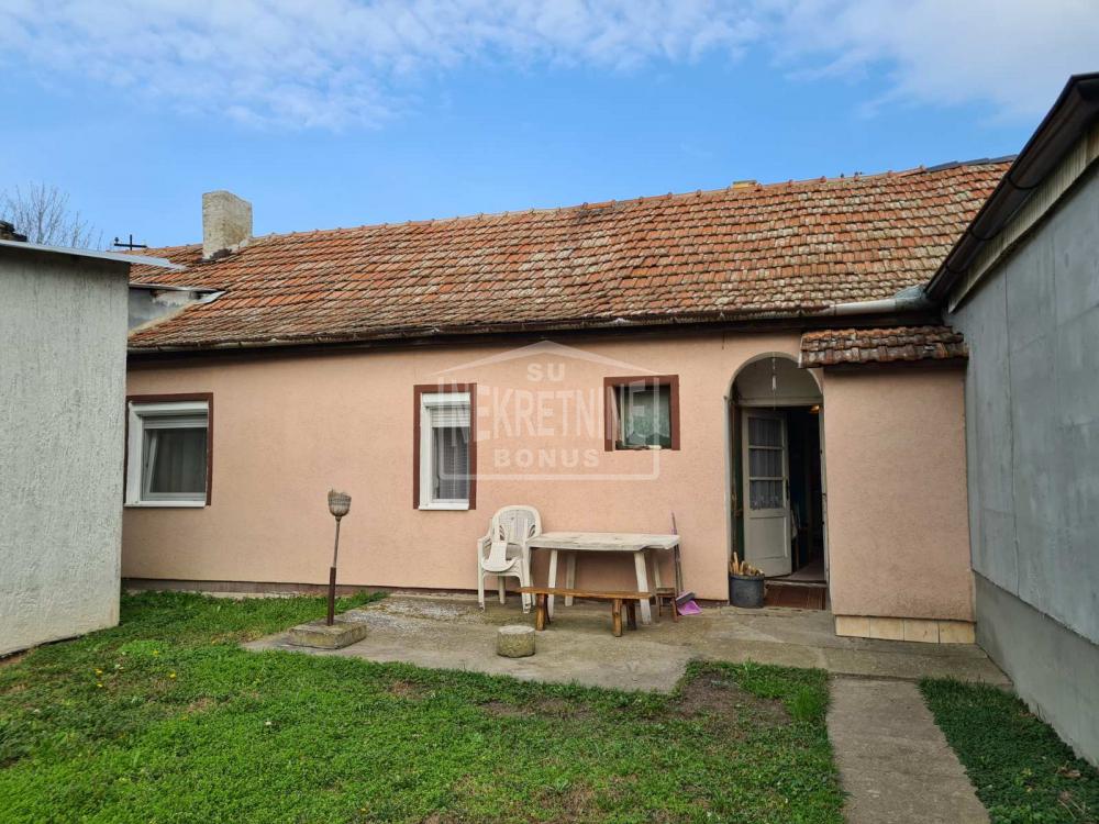 Subotica-Teslino naselje-kuća u nizu sa izlazom na dve ulice ID#1484 58.500 €